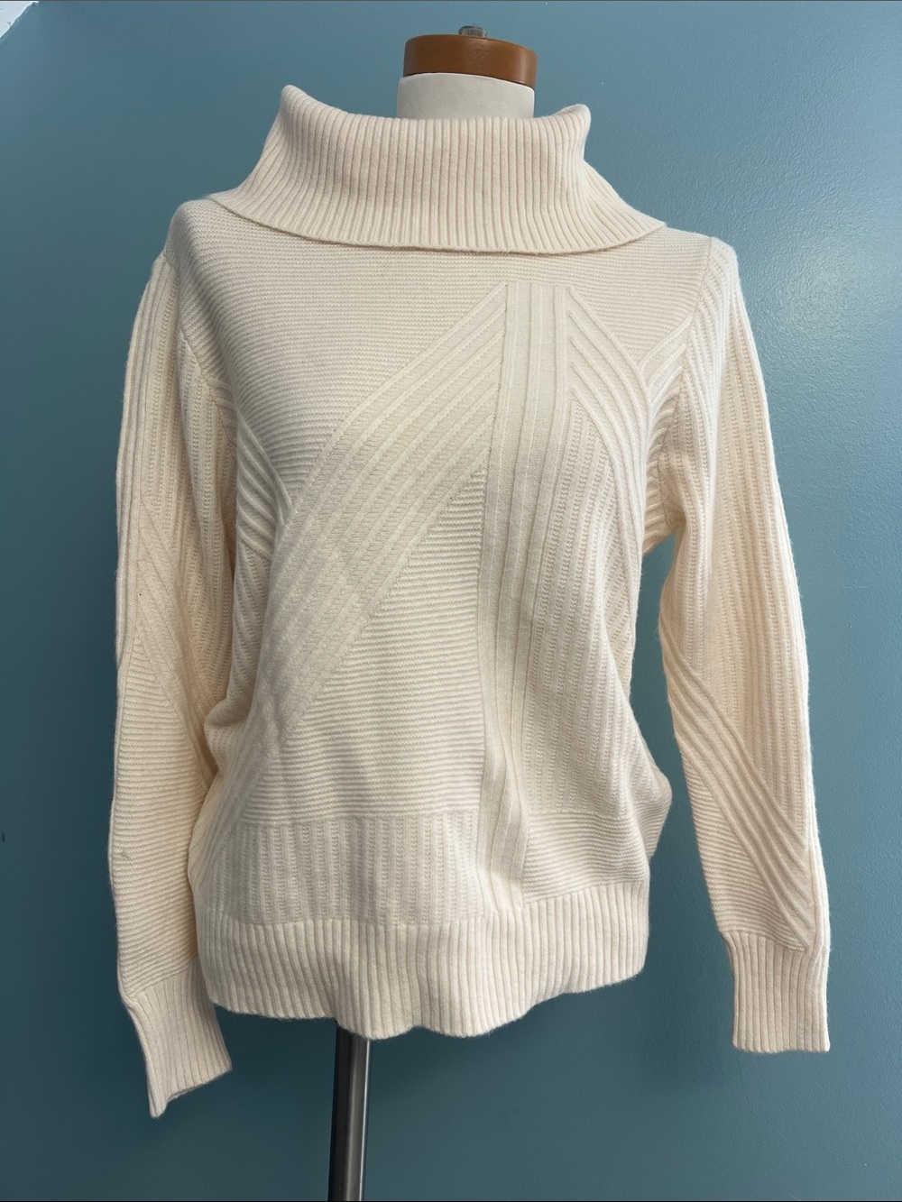 Chico’s Women’s Cream Cowl Neck Ribbed Pullover Sweater sz M